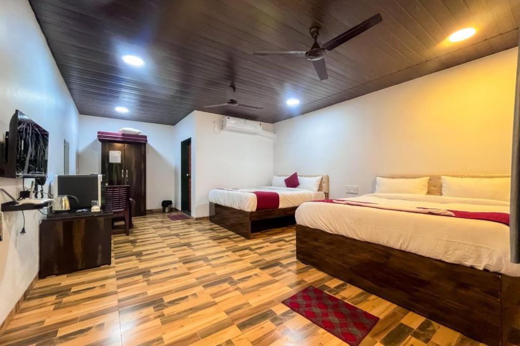 Mangozzz Magical World Hotell Panvel Exteriör bild