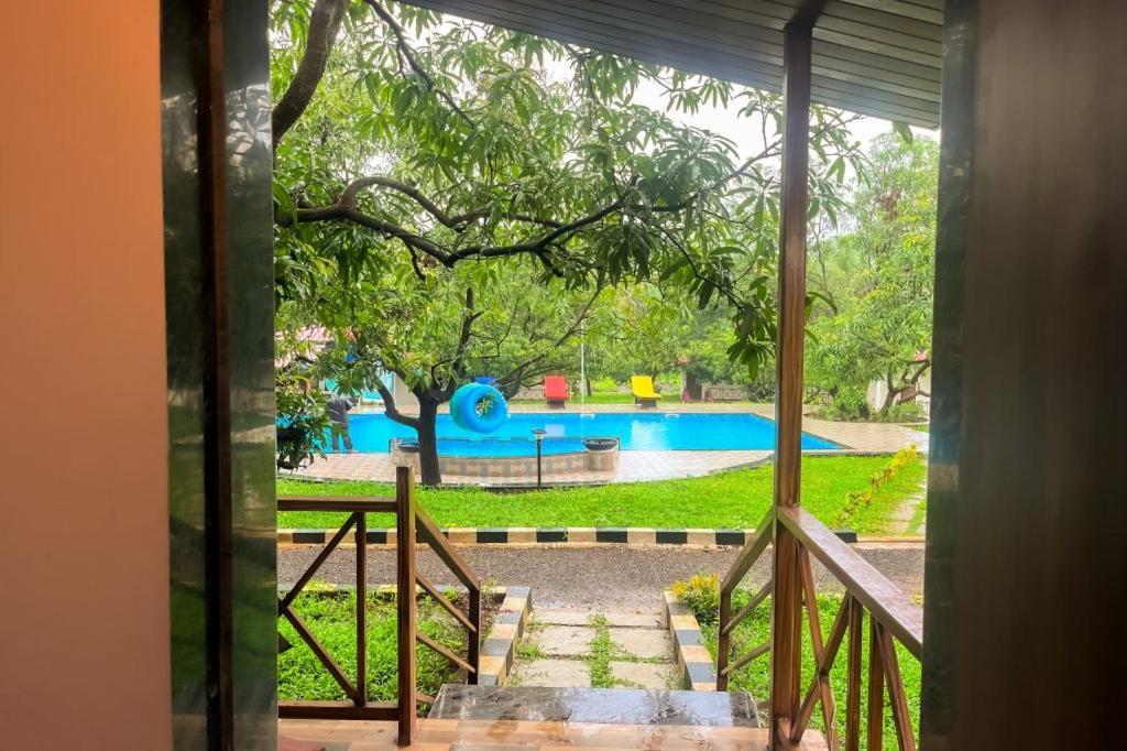 Mangozzz Magical World Hotell Panvel Exteriör bild