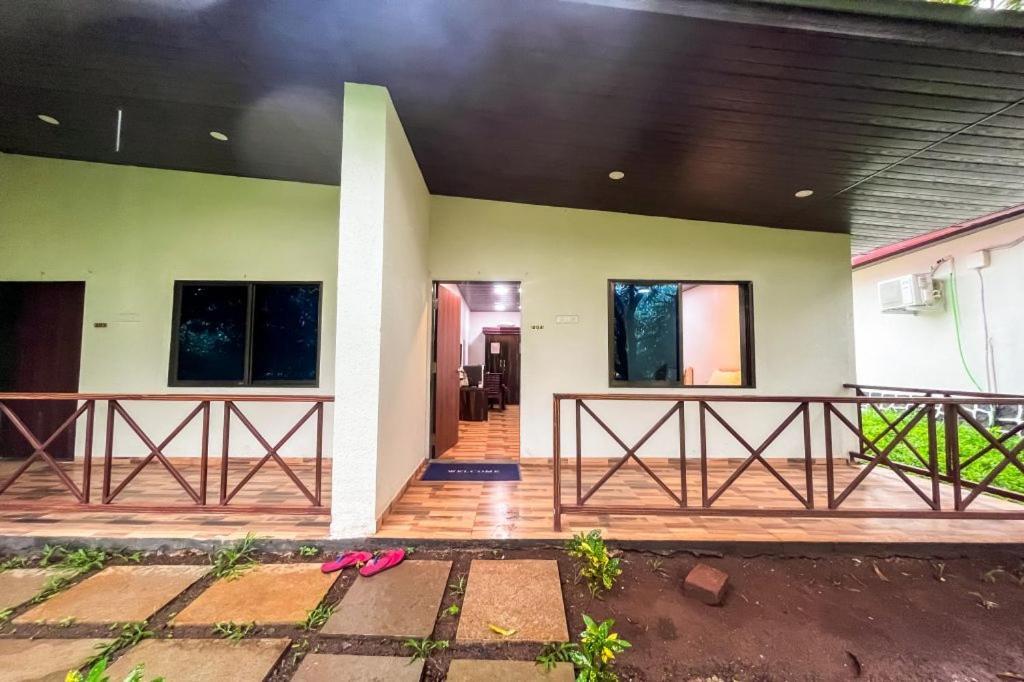 Mangozzz Magical World Hotell Panvel Exteriör bild