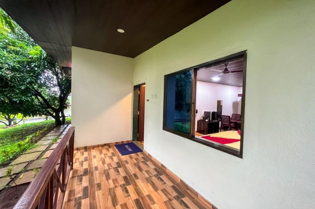 Mangozzz Magical World Hotell Panvel Exteriör bild
