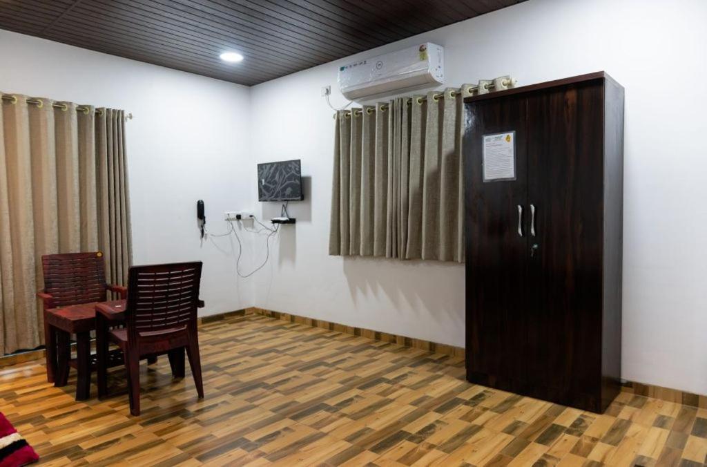 Mangozzz Magical World Hotell Panvel Exteriör bild